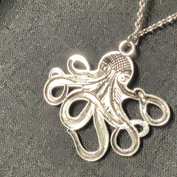 KRAKEN / OCTOPUS NEW - detailed 2” big on necklace - Tibetan silver - Picture 5 of 6